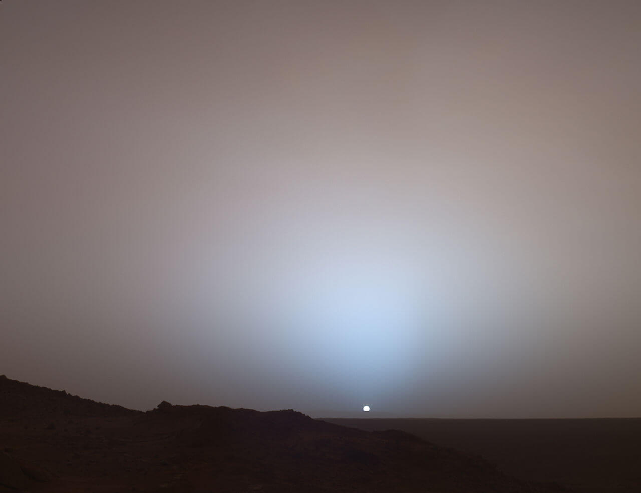 Zdjęcie zachodu Słońca na Marsie wykonane w 2005 roku. 